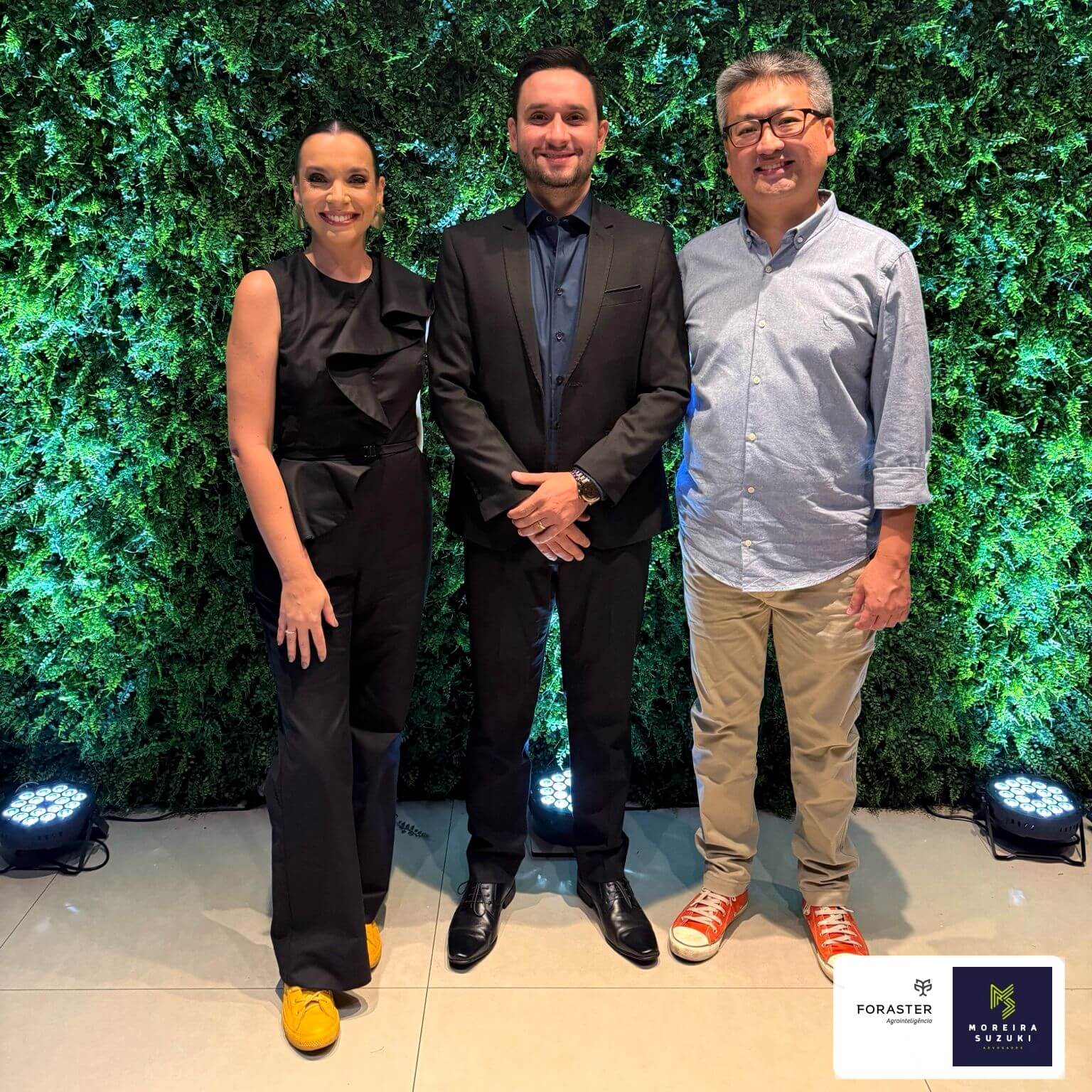 No dia 8 de mar&ccedil;o de 2026, foi realizada a celebra&ccedil;&atilde;o dos 15 anos do escrit&oacute;rio Moreira & Suzuki, em um evento que reuniu s&oacute;cios, equipe, parceiros e clientes em um momento de reconhecimento a uma trajet&oacute;ria marcada por consist&ecirc;ncia, excel&ecirc;ncia t&eacute;cnica e atua&ccedil;&atilde;o estrat&eacute;gica no ambiente empresarial.

Ao longo dos &uacute;ltimos 13 anos, a parceria entre a Moreira & Suzuki e a Foraster Agrointelig&ecirc;ncia tem sido constru&iacute;da sobre bases s&oacute;lidas, pautadas por alinhamento institucional, confian&ccedil;a m&uacute;tua e integra&ccedil;&atilde;o na condu&ccedil;&atilde;o de temas jur&iacute;dicos relevantes. Trata-se de uma rela&ccedil;&atilde;o que transcende o v&iacute;nculo profissional, consolidando-se como uma atua&ccedil;&atilde;o conjunta voltada &agrave; seguran&ccedil;a jur&iacute;dica e ao desenvolvimento sustent&aacute;vel das atividades empresariais.

Representando a Foraster Agrointelig&ecirc;ncia, esteve presente o diretor Nivaldo Forastieri, refor&ccedil;ando a import&acirc;ncia da rela&ccedil;&atilde;o institucional constru&iacute;da ao longo dessa trajet&oacute;ria e a continuidade de uma parceria orientada por valores comuns e vis&atilde;o de longo prazo.

Ao longo desses anos, a Moreira & Suzuki tem se destacado pela forma como estrutura sua atua&ccedil;&atilde;o, posicionando o Direito como instrumento estrat&eacute;gico, capaz de contribuir de maneira efetiva para a tomada de decis&otilde;es seguras, organizadas e alinhadas aos objetivos de crescimento de seus clientes e parceiros.

A celebra&ccedil;&atilde;o deste marco n&atilde;o apenas simboliza o tempo de exist&ecirc;ncia do escrit&oacute;rio, mas evidencia a solidez de sua atua&ccedil;&atilde;o, a qualidade das rela&ccedil;&otilde;es constru&iacute;das e a relev&acirc;ncia de sua contribui&ccedil;&atilde;o ao cen&aacute;rio jur&iacute;dico e empresarial.

Registramos nosso reconhecimento aos s&oacute;cios e a toda a equipe pela trajet&oacute;ria consolidada e desejamos a continuidade de um caminho pautado por excel&ecirc;ncia, inova&ccedil;&atilde;o e resultados consistentes.

---

Jur&iacute;dico, Gest&atilde;o, Inova&ccedil;&atilde;o e Tecnologia s&atilde;o os quatro pilares de consultoria e assessoria no Agroneg&oacute;cio da Foraster Agrointelig&ecirc;ncia.

Contato@foraster.com.br

Foraster.com.br